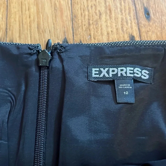 Express pencil skirt - Picture 3 of 4